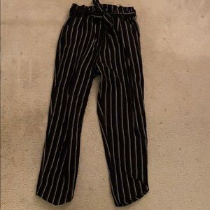 HOLLISTER HIGH RISE BLACK&WHITE STRIPED PANTS